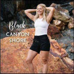 Zyia 659 Black Canyon Shorts L